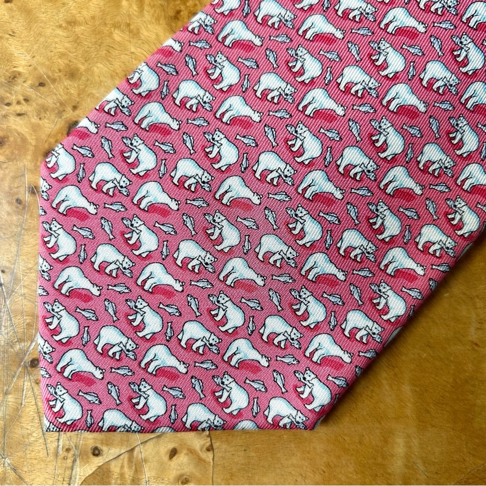 Vineyard Vines Silk Necktie, pink with polar bears and fish. Preppy tie.